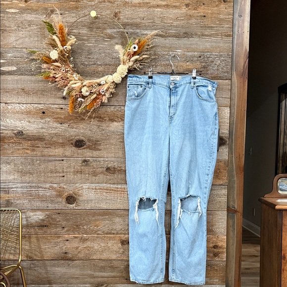 Abercrombie & Fitch Light Blue Straight Leg Jeans - Picture 1 of 3